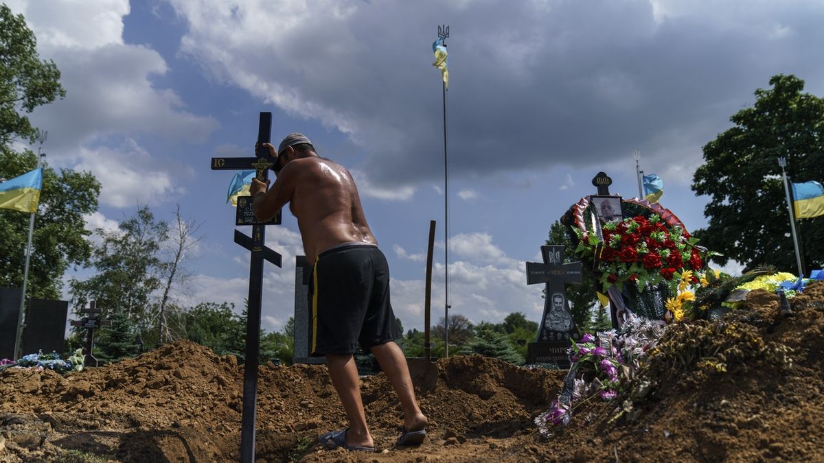 Ukrajina uvedla ztráty. Ve válce padlo téměř 9000 jejích vojáků